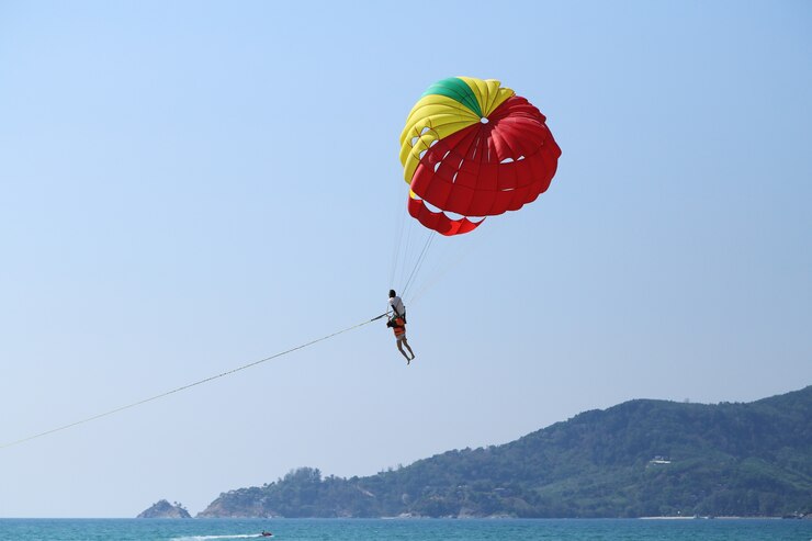 parasailing-patong-beach-phuket_35076-1171 parasailing-patong-beach-phuket_35076-1171